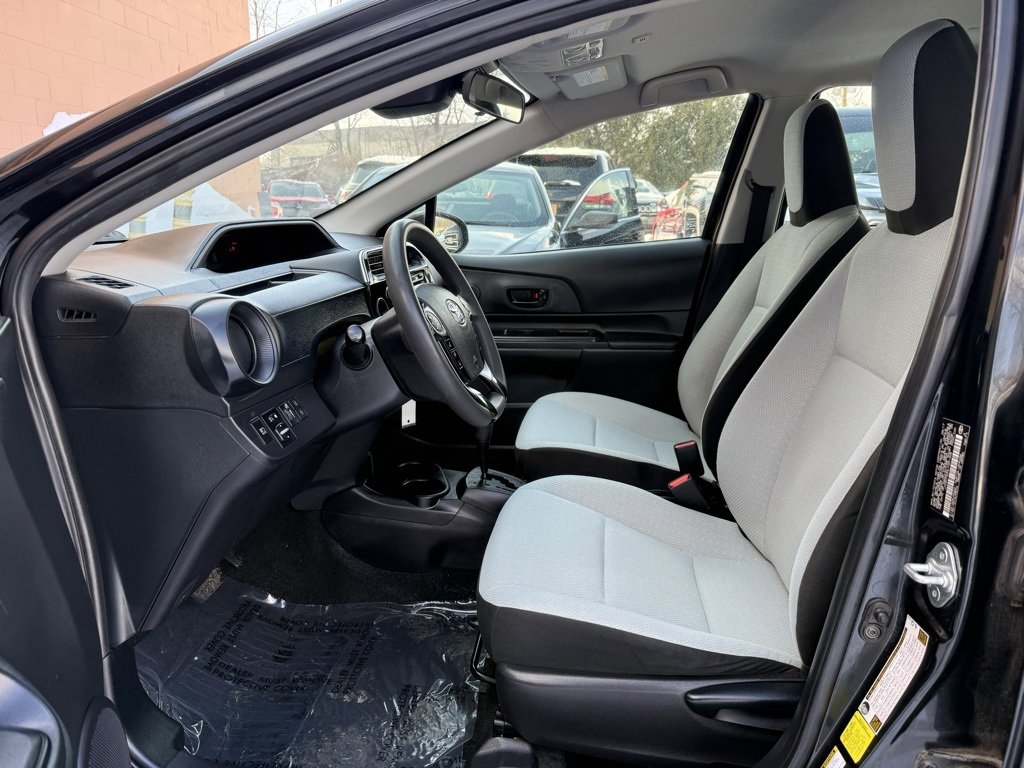 Used 2018 Toyota Prius C One image 9