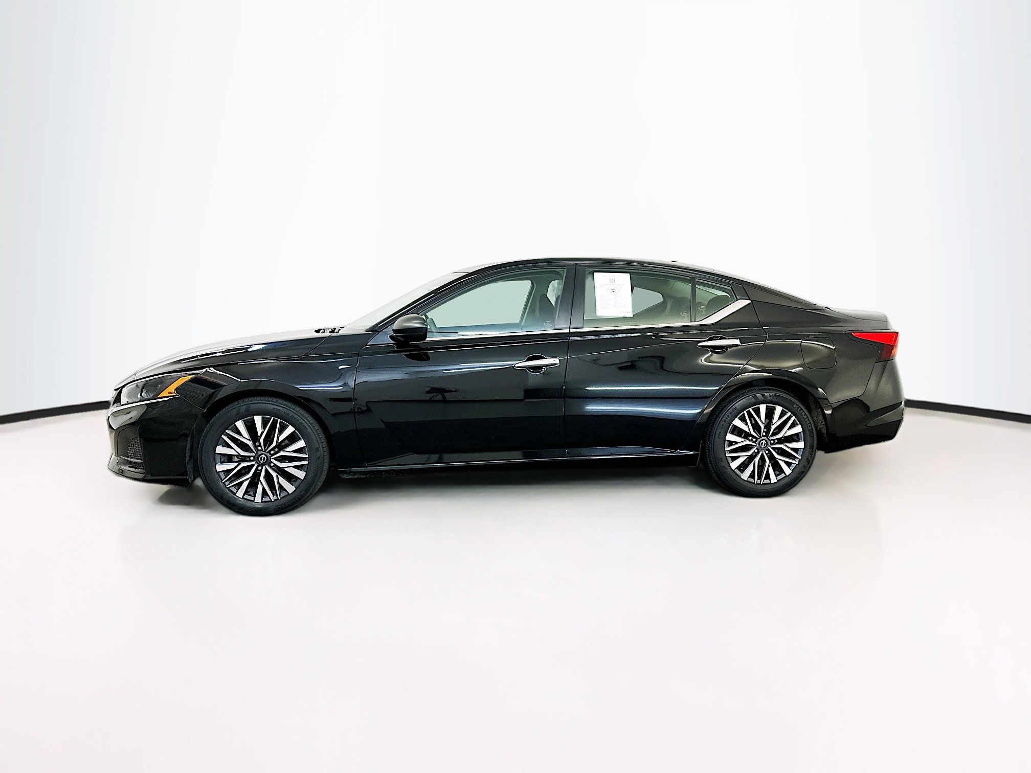 Used 2024 Nissan Altima 2.5 SV image 4