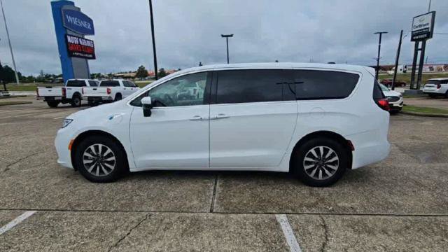 Used 2023 Chrysler Pacifica Touring-L FWD image 5