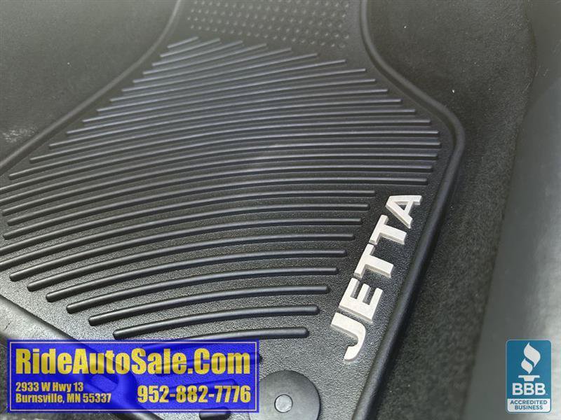 Used 2011 Volkswagen Jetta SE FWD image 39