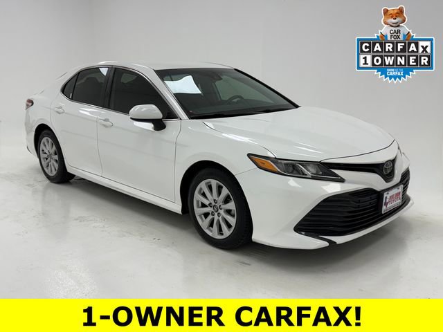 Used 2020 Toyota Camry LE image 1