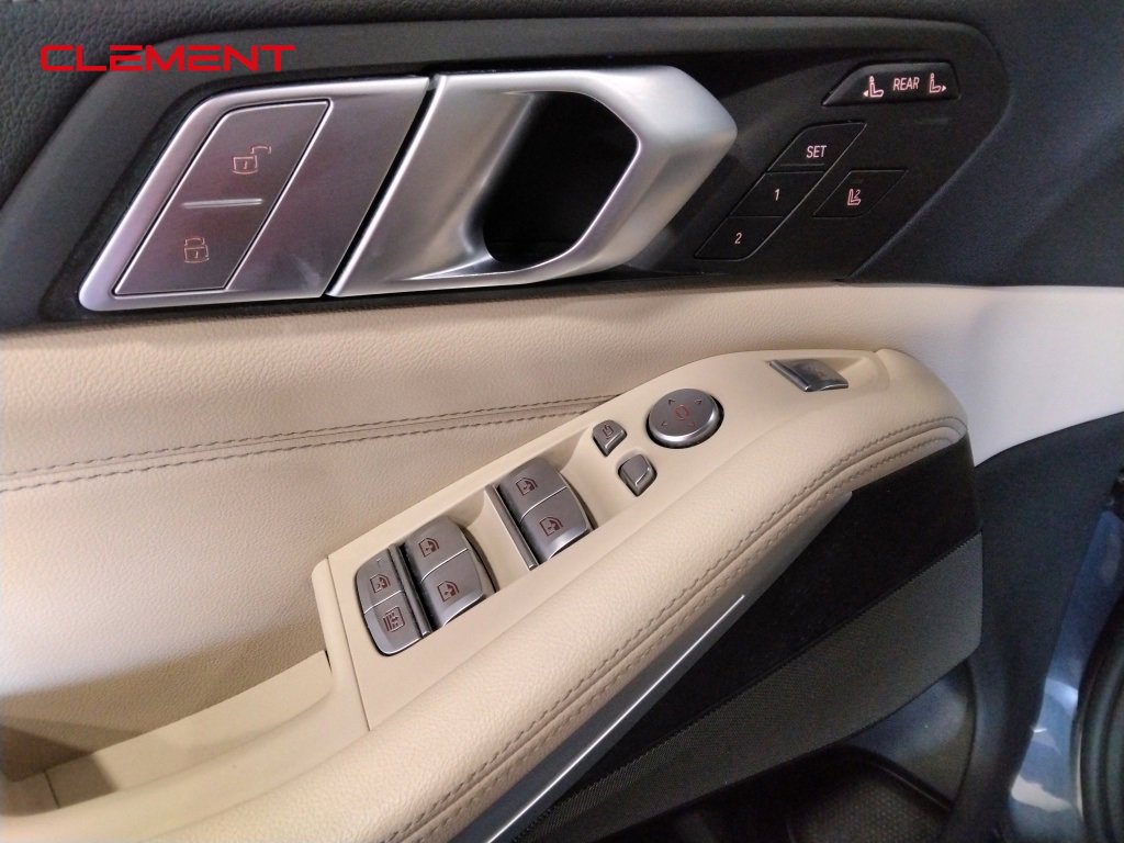 Used 2021 BMW X7 xDrive40i w/ Premium Package image 28