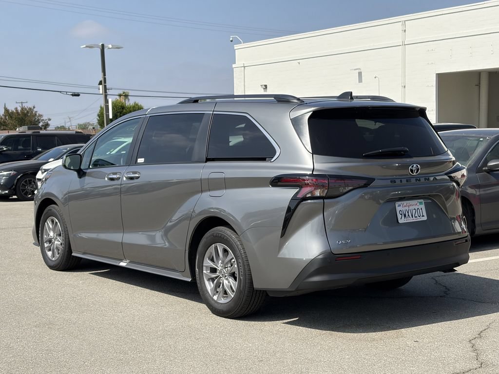 Certified 2026 Toyota Sienna XLE FWD image 4