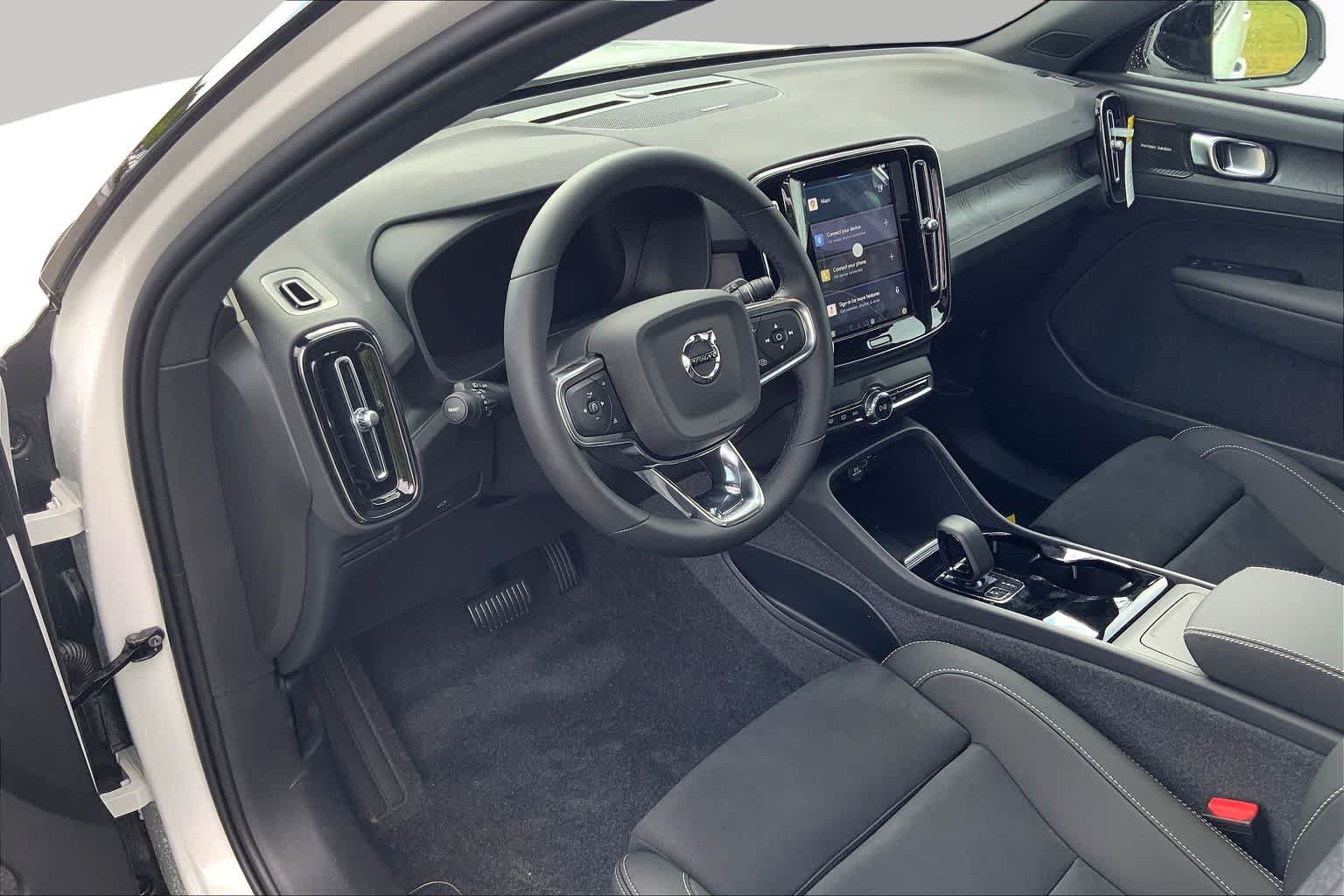 New 2024 Volvo XC40 Recharge Ultimate w/ Protection Package Premier RWD image 9