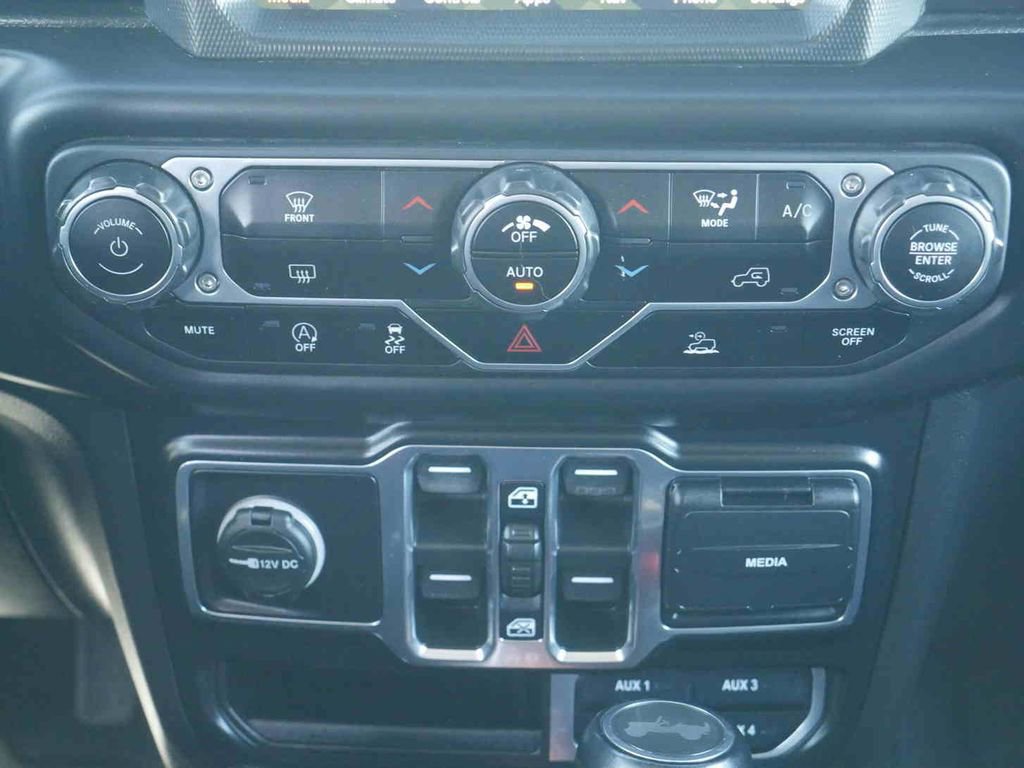 Used 2022 Jeep Wrangler Unlimited Sahara image 6