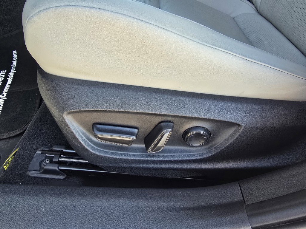 Used 2024 Toyota Prius XLE image 16