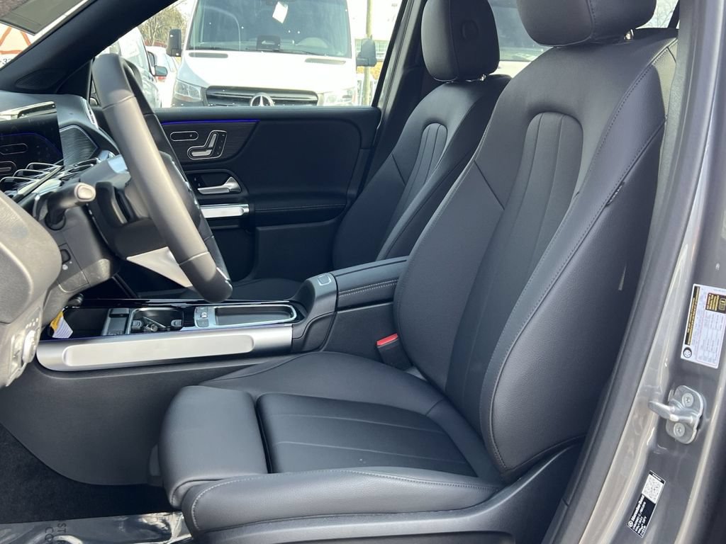 Used 2026 Mercedes-Benz GLB 250 4MATIC image 11