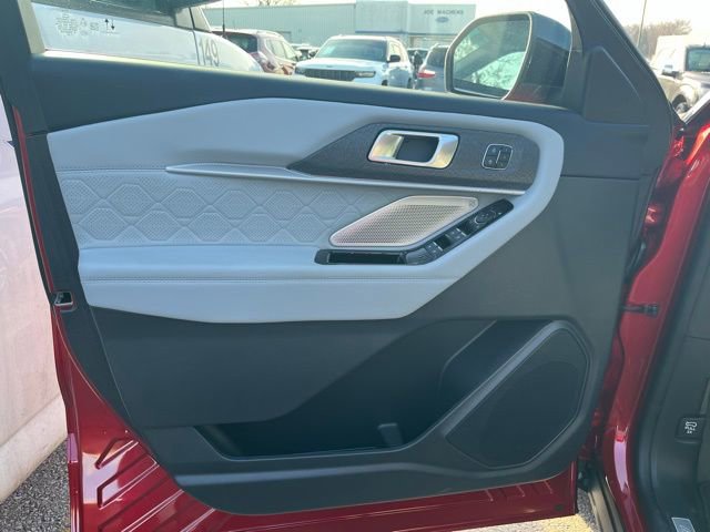 Used 2025 Ford Explorer Platinum w/ Ultimate Package image 13