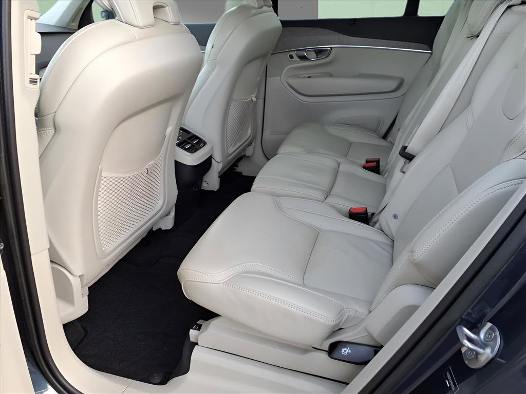 Used 2023 Volvo XC90 B6 Ultimate w/ Protection Package Premier image 7