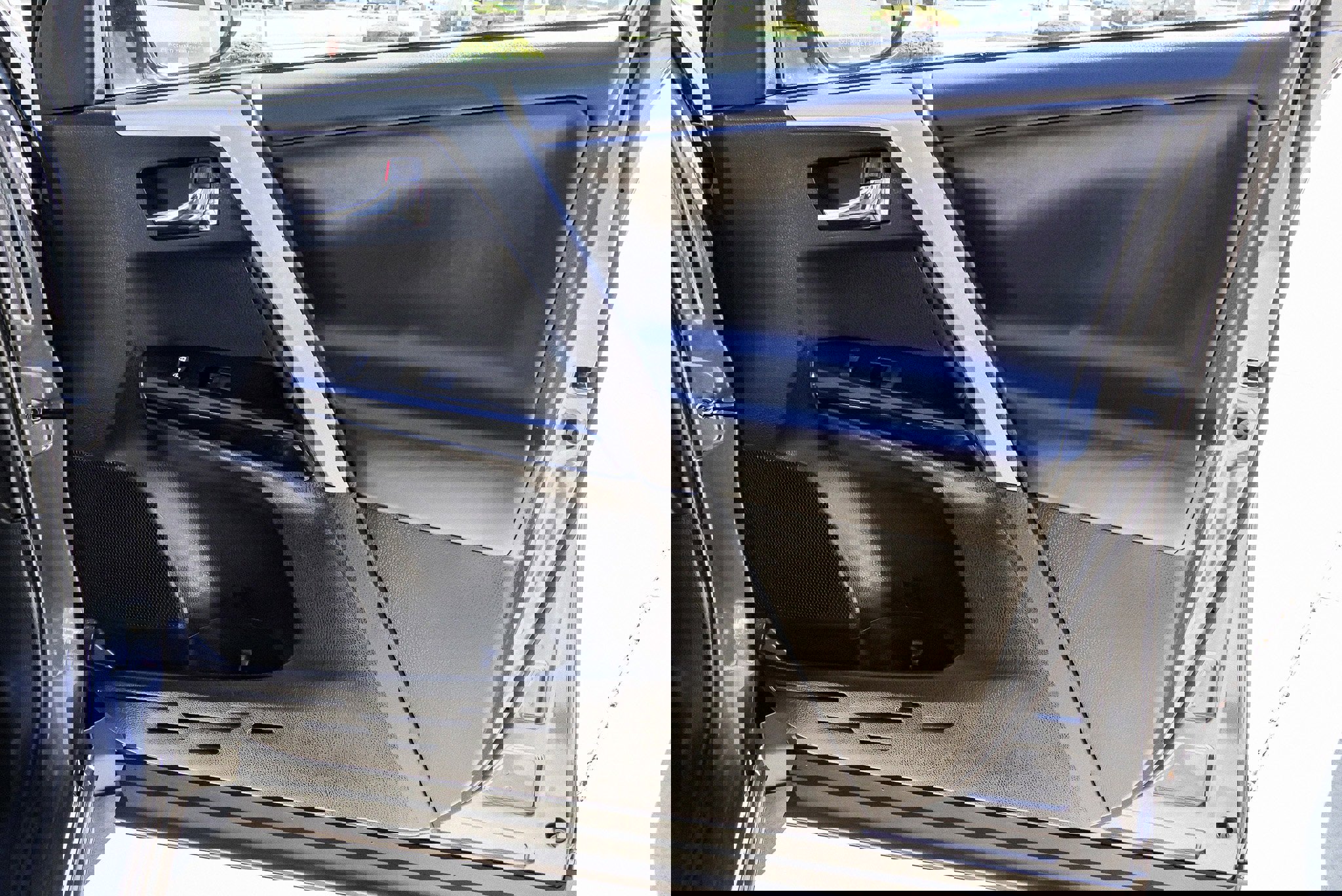 Used 2018 Toyota RAV4 Limited image 29