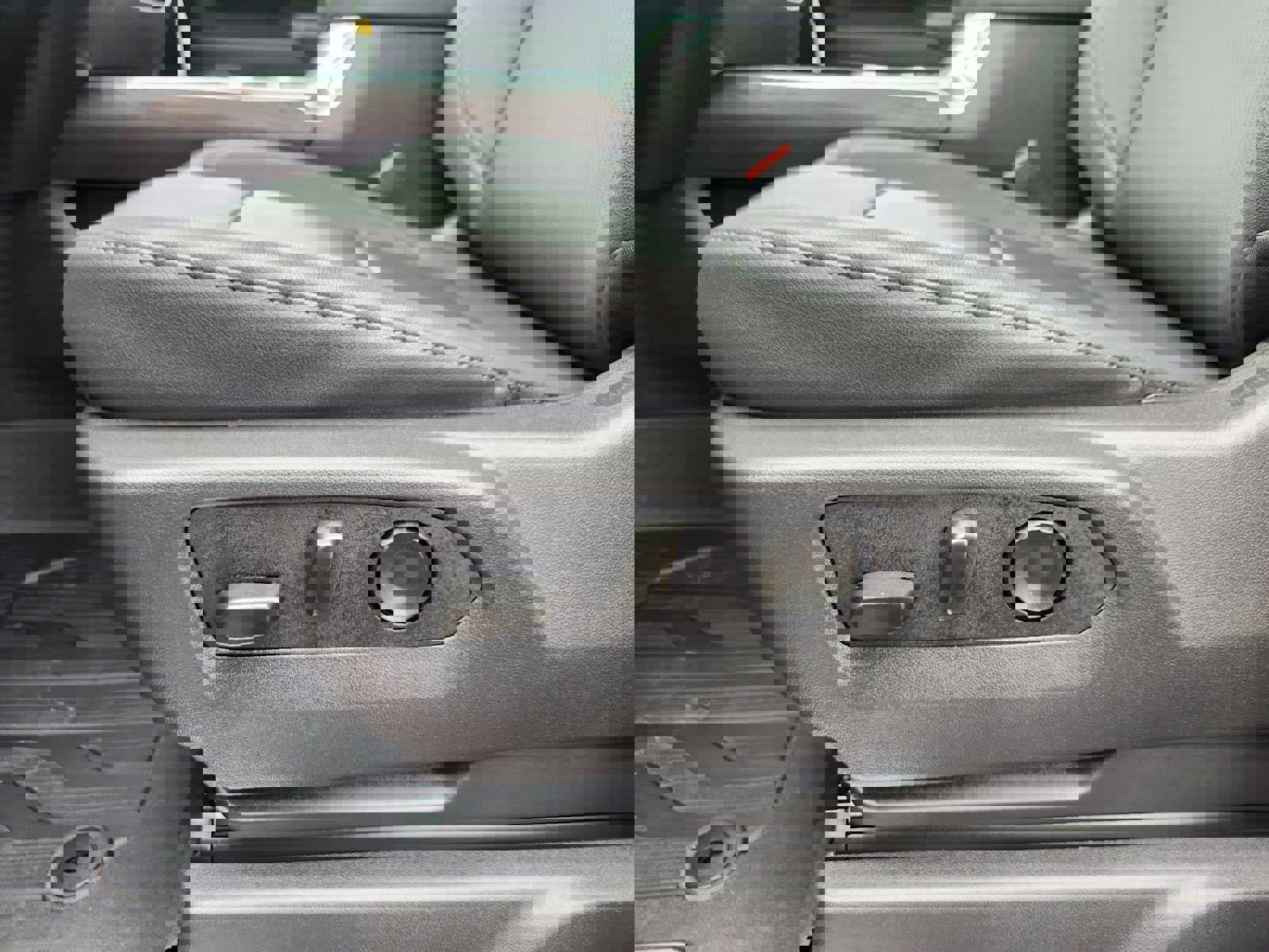 New 2026 GMC Sierra 2500 SLT w/ SLT Convenience Package image 9