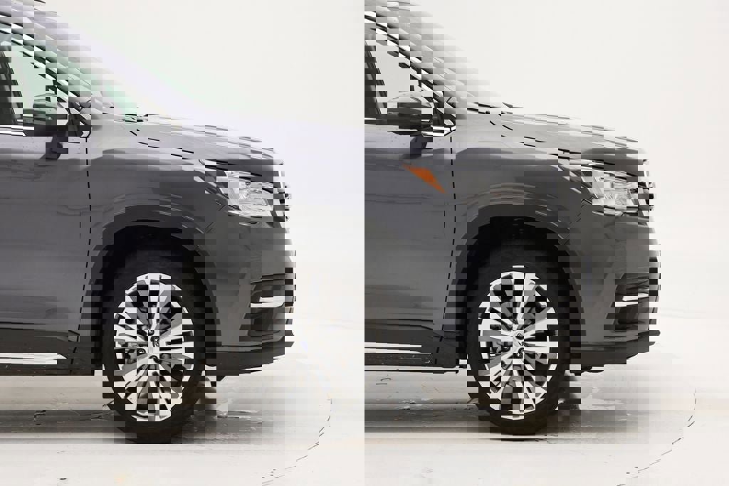 Used 2022 Subaru Ascent Limited w/ Technology Package image 3