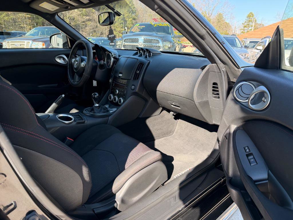 Used 2009 Nissan 370Z NISMO image 17