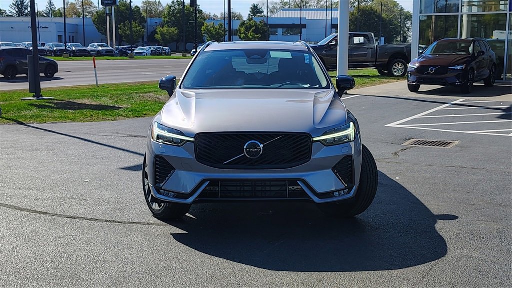 New 2026 Volvo XC60 B5 Plus w/ Climate Package image 32