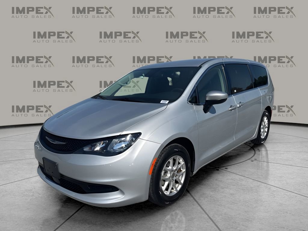 Used 2023 Chrysler Voyager LX FWD image 1