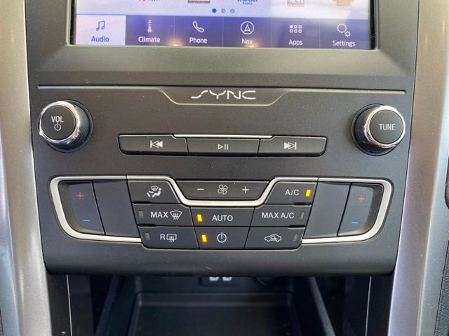 Used 2020 Ford Fusion SE FWD image 25