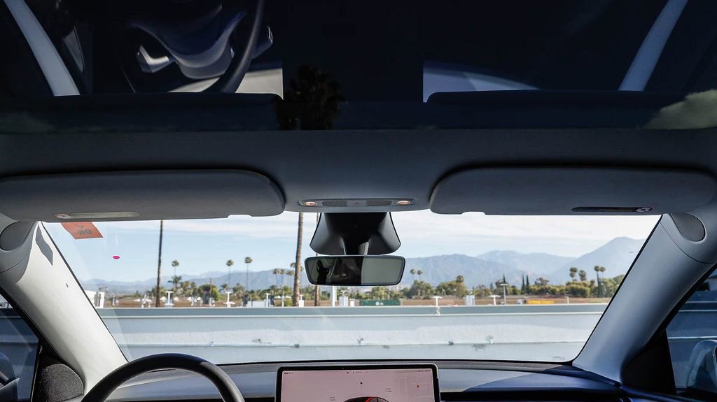 Used 2024 Tesla Model Y Performance image 18