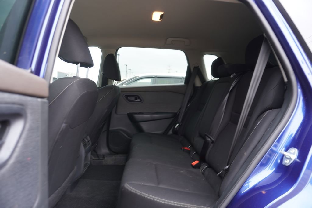 Used 2023 Nissan Rogue S image 4