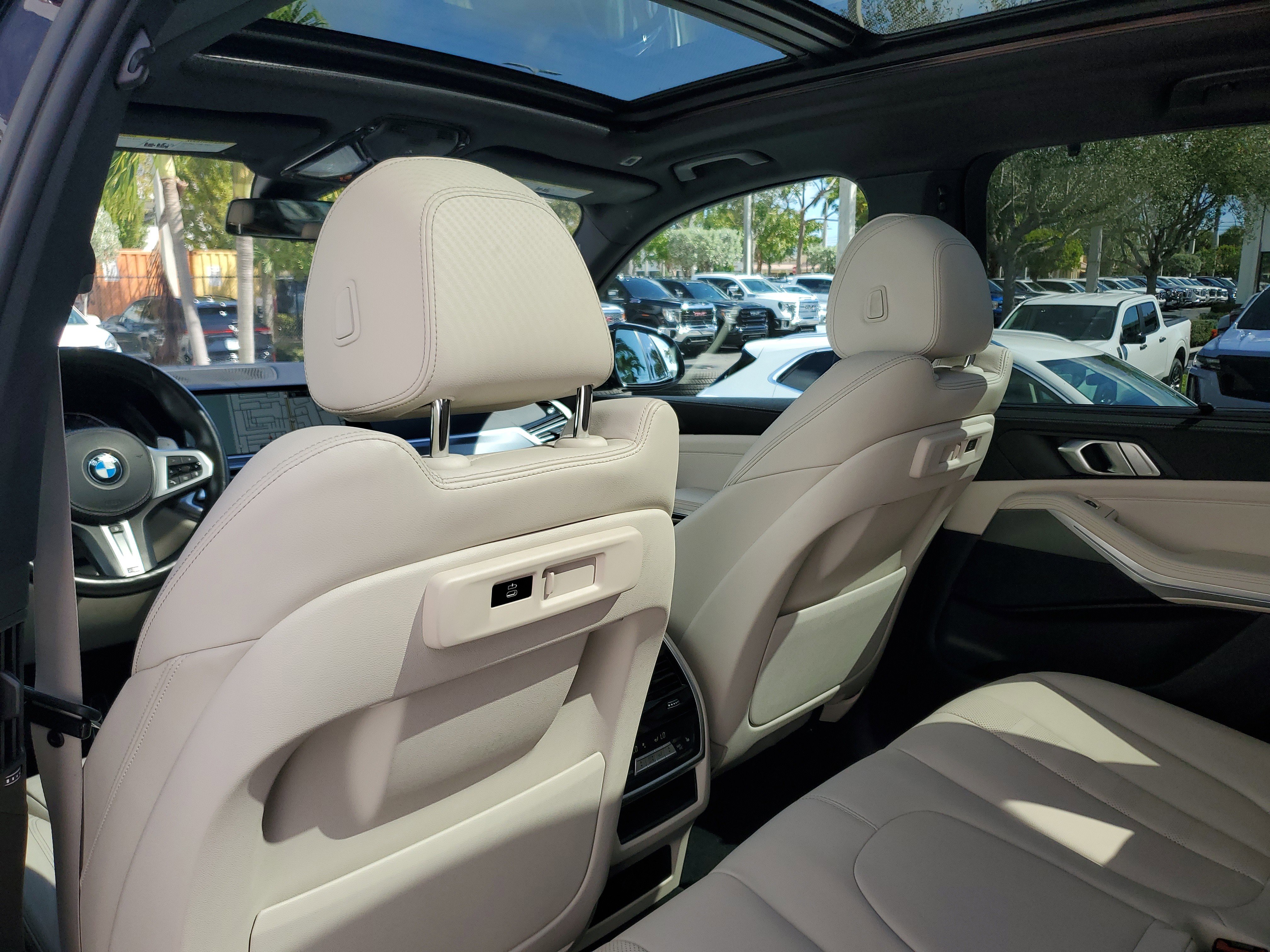 Used 2022 BMW X5 sDrive40i w/ M Sport Package image 14