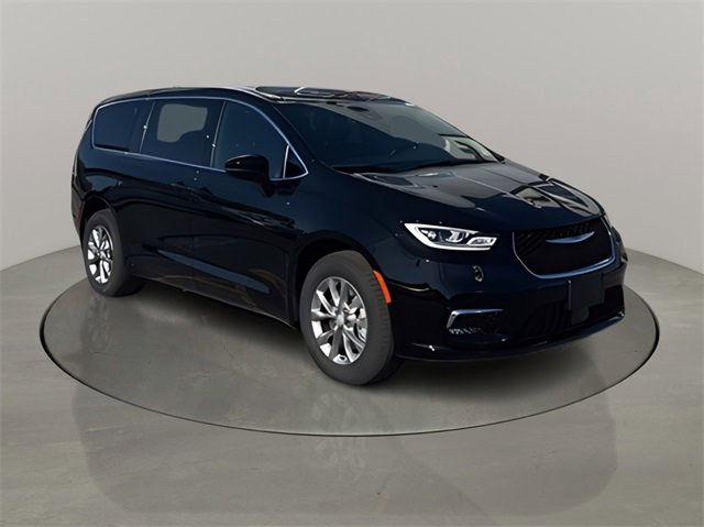 New 2026 Chrysler Pacifica Select