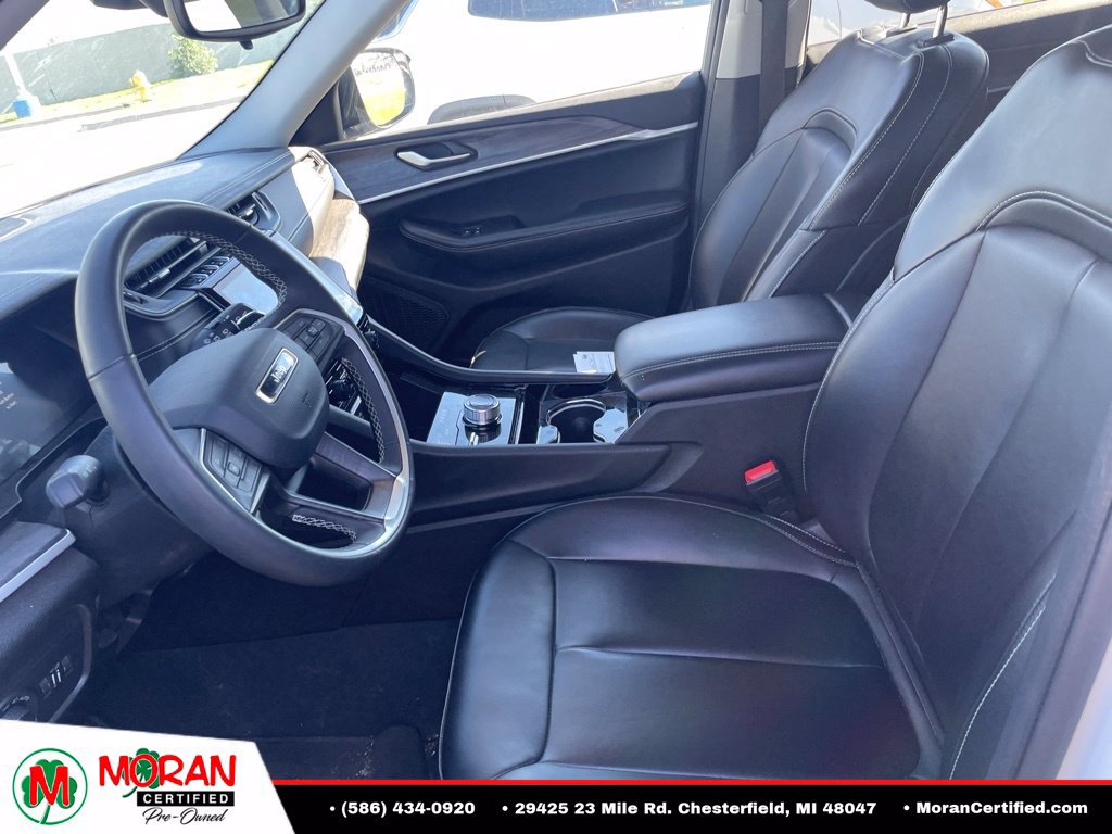 Used 2023 Jeep Grand Cherokee L Limited AWD/4WD image 12
