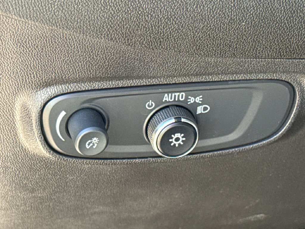 Used 2024 Chevrolet Equinox LT FWD image 23