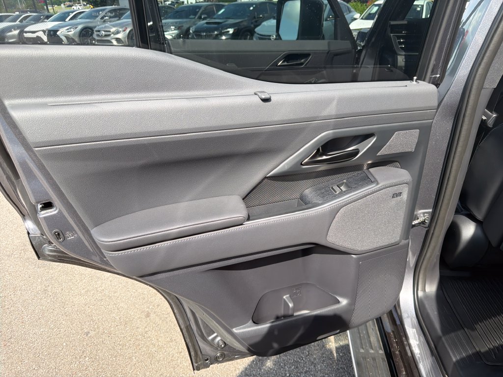 Used 2026 Lexus GX 550 w/ Accessory Package (2T) AWD/4WD image 34