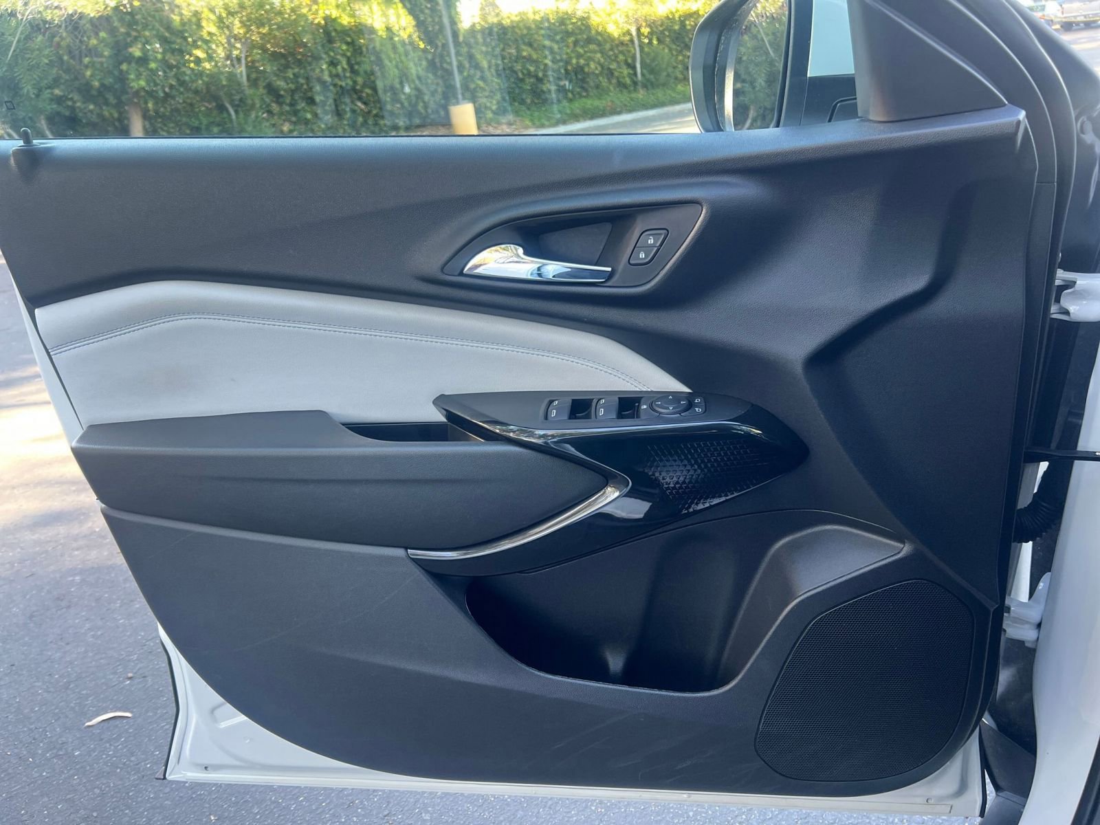 Used 2025 Chevrolet Trax LT image 20