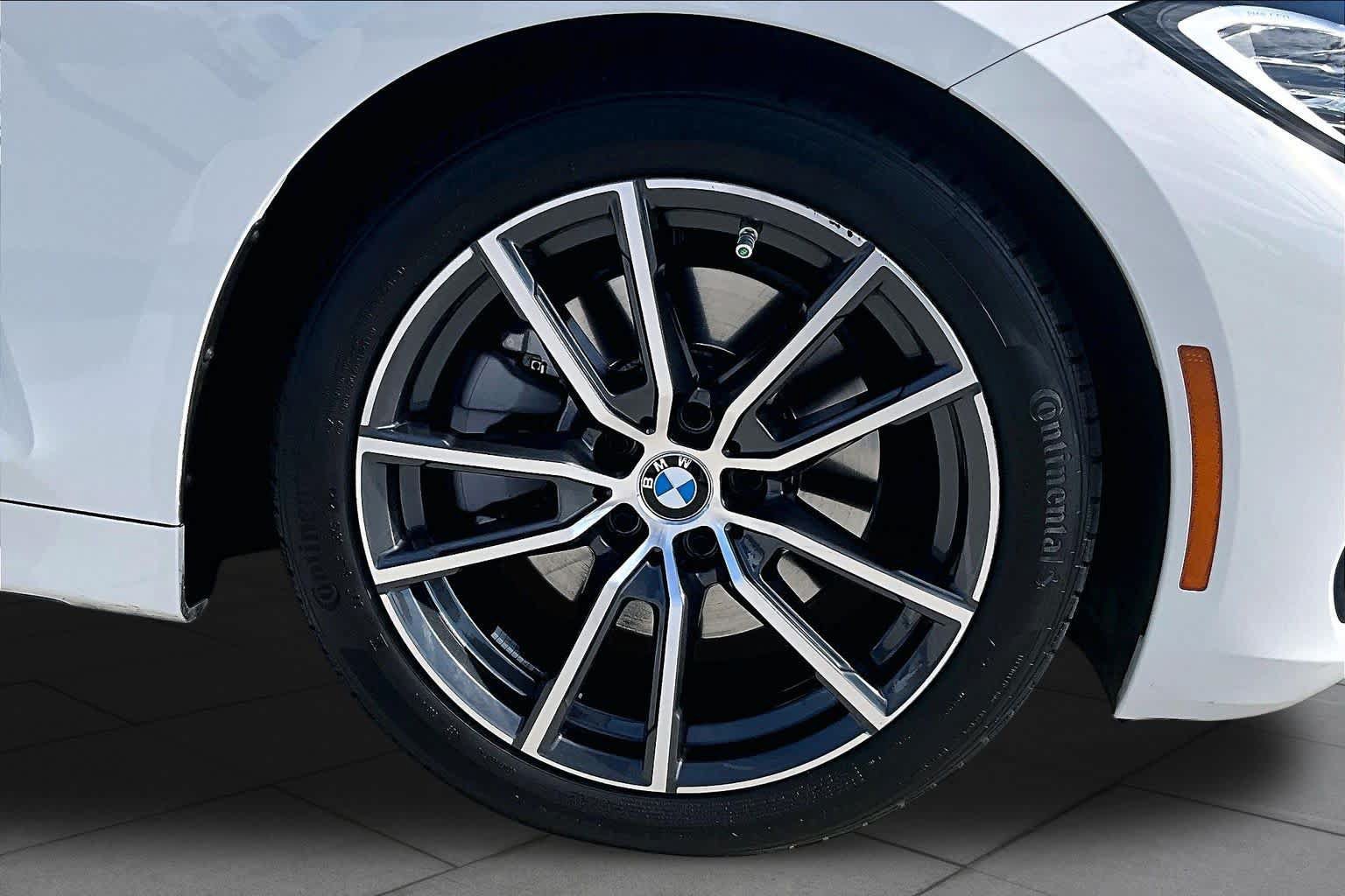 Used 2024 BMW 430i Coupe w/ Convenience Package RWD image 9