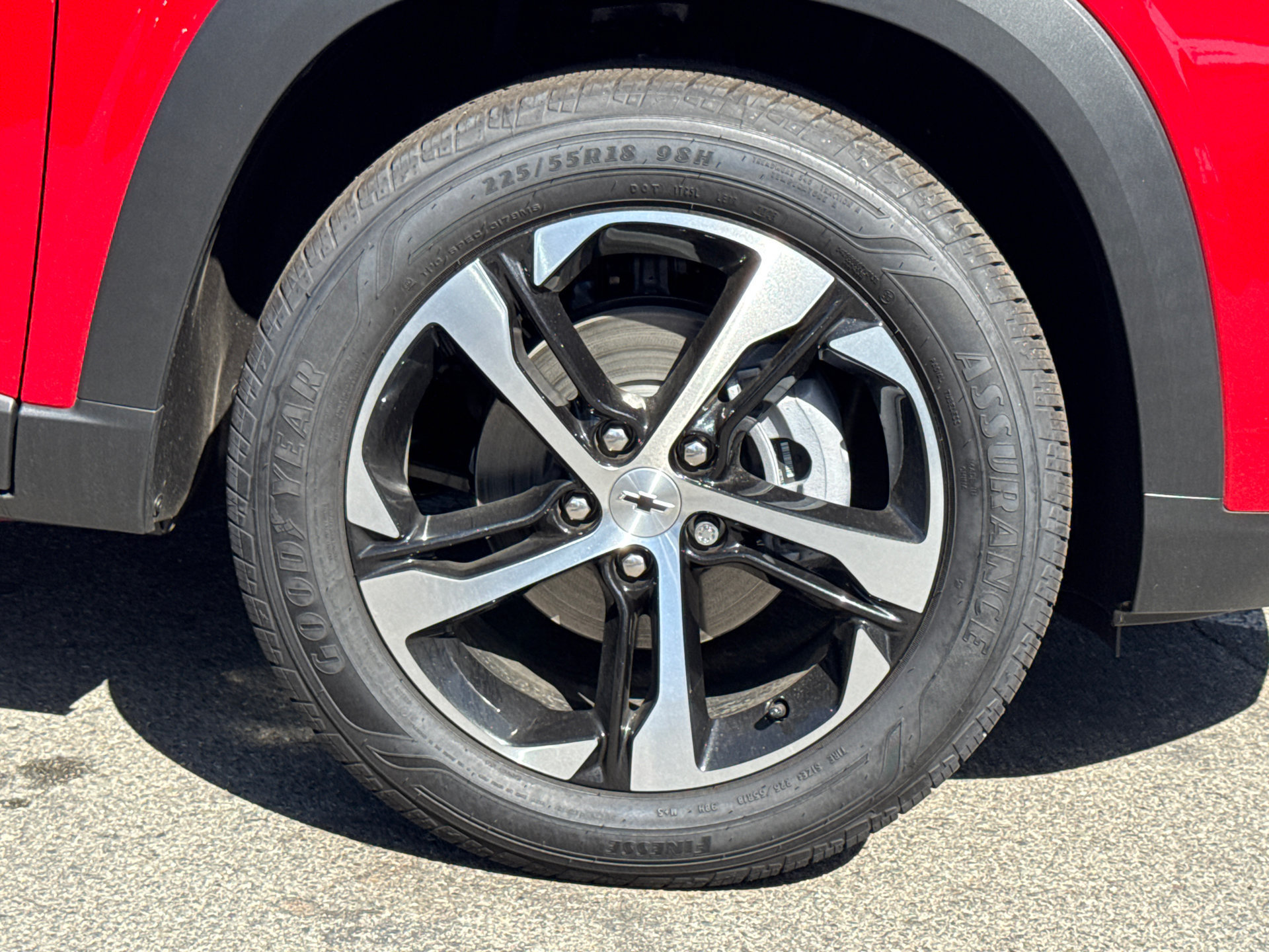New 2026 Chevrolet Trax RS w/ Sunroof Package FWD image 5