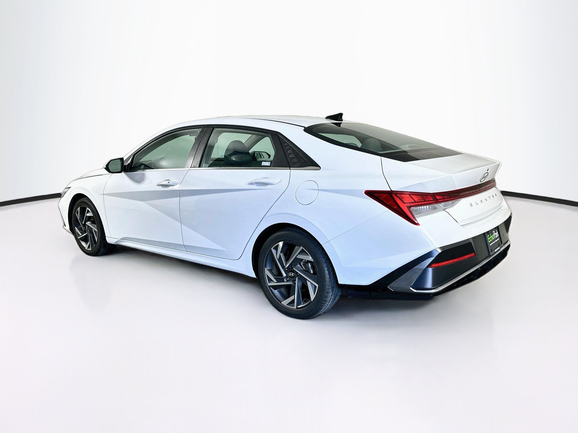Used 2025 Hyundai Elantra SEL FWD image 5