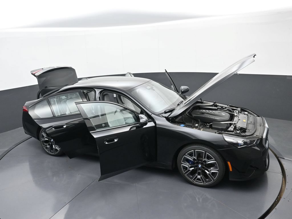 New 2026 BMW 550e xDrive w/ Executive Package AWD/4WD image 38