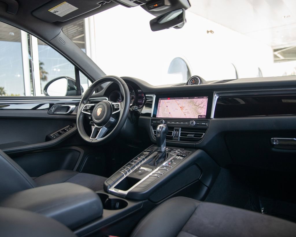 Used 2020 Porsche Macan w/ Premium Package AWD/4WD image 13