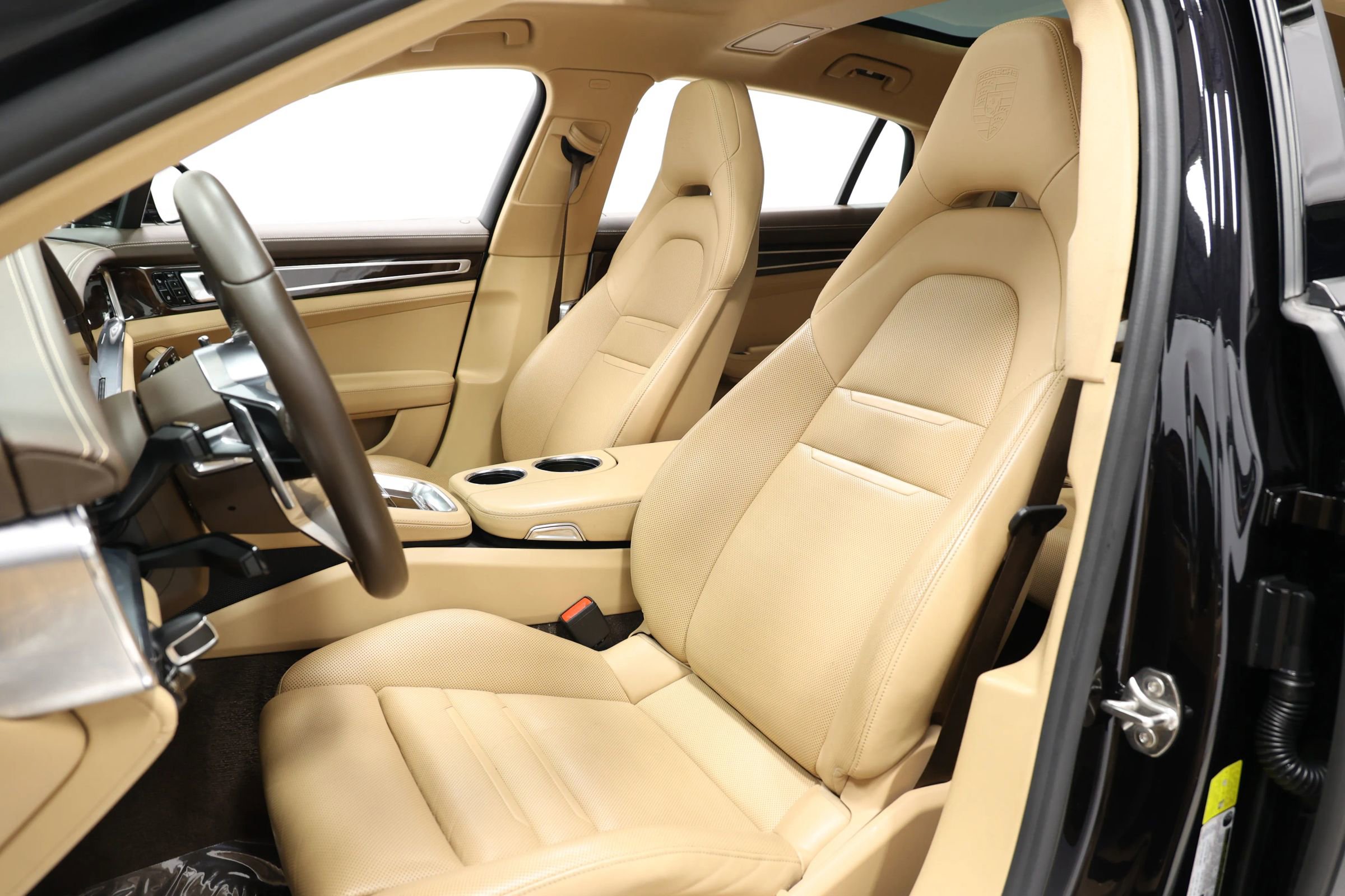 Used 2018 Porsche Panamera 4 Executive w/ Dark Walnut Interior Package image 17