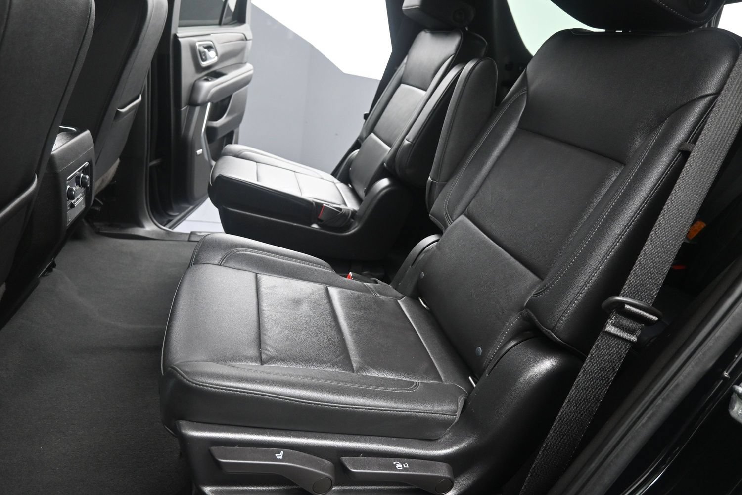 Used 2022 Chevrolet Tahoe LT w/ Luxury Package AWD/4WD image 38
