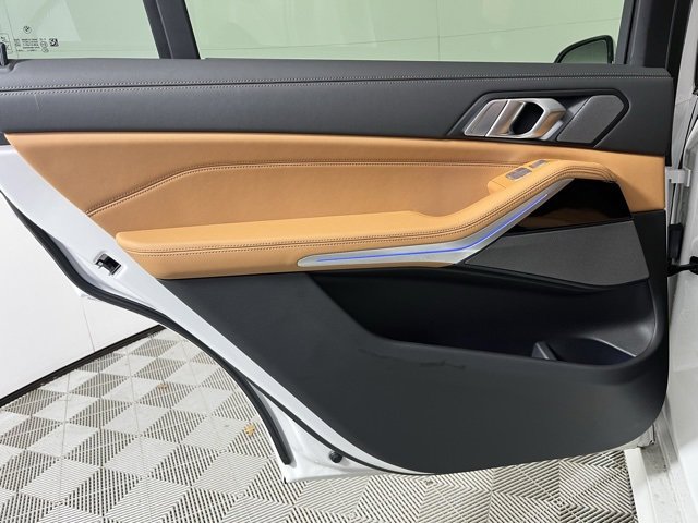 Certified 2025 BMW X7 xDrive40i w/ Executive Package image 21