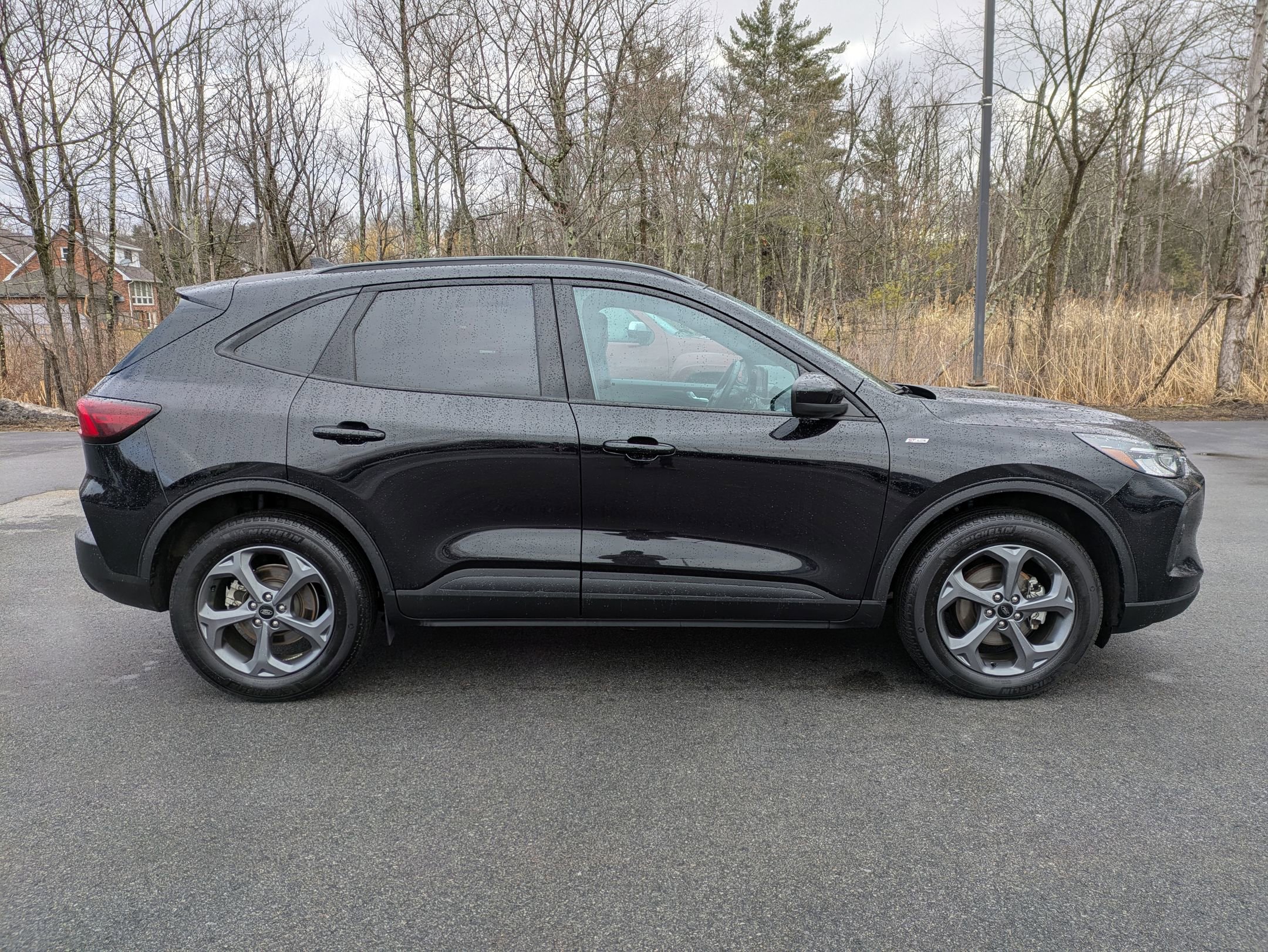Certified 2025 Ford Escape ST-Line Select AWD/4WD image 2