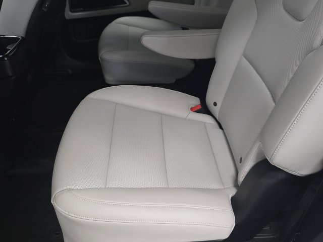 Used 2025 Kia Telluride S FWD image 28
