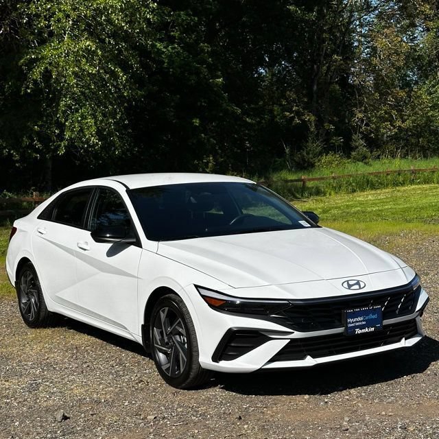 Certified 2025 Hyundai Elantra Sport FWD image 2