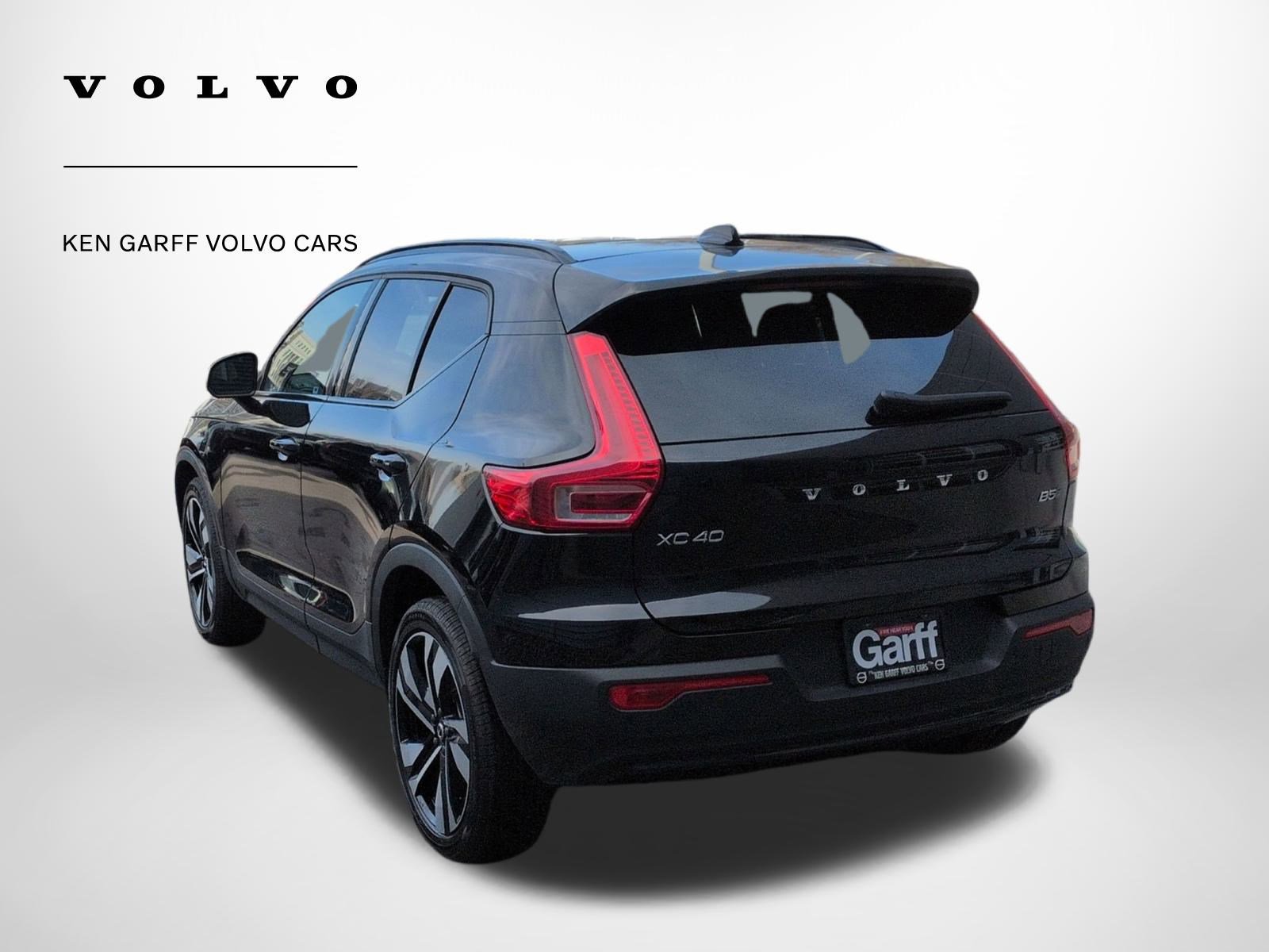 Used 2024 Volvo XC40 B5 Plus image 5
