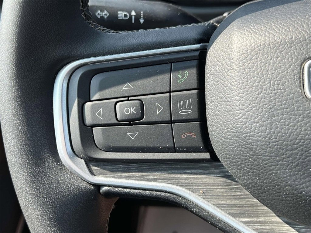 Used 2024 Jeep Wagoneer L Series II w/ Flexible Seating Group image 25