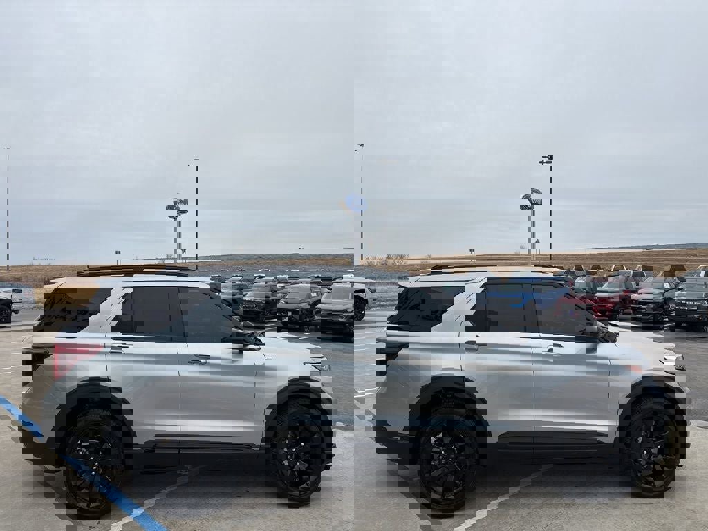 Used 2024 Ford Explorer ST-Line w/ Class IV Trailer Tow Package image 7