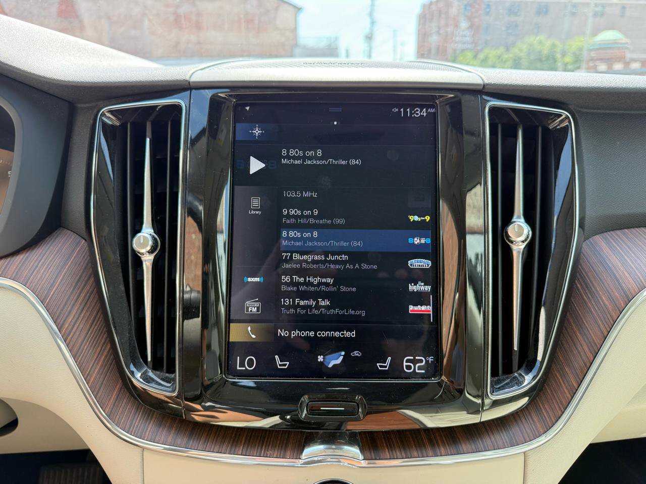 Used 2019 Volvo XC60 T6 Momentum w/ Advanced Package AWD/4WD image 10