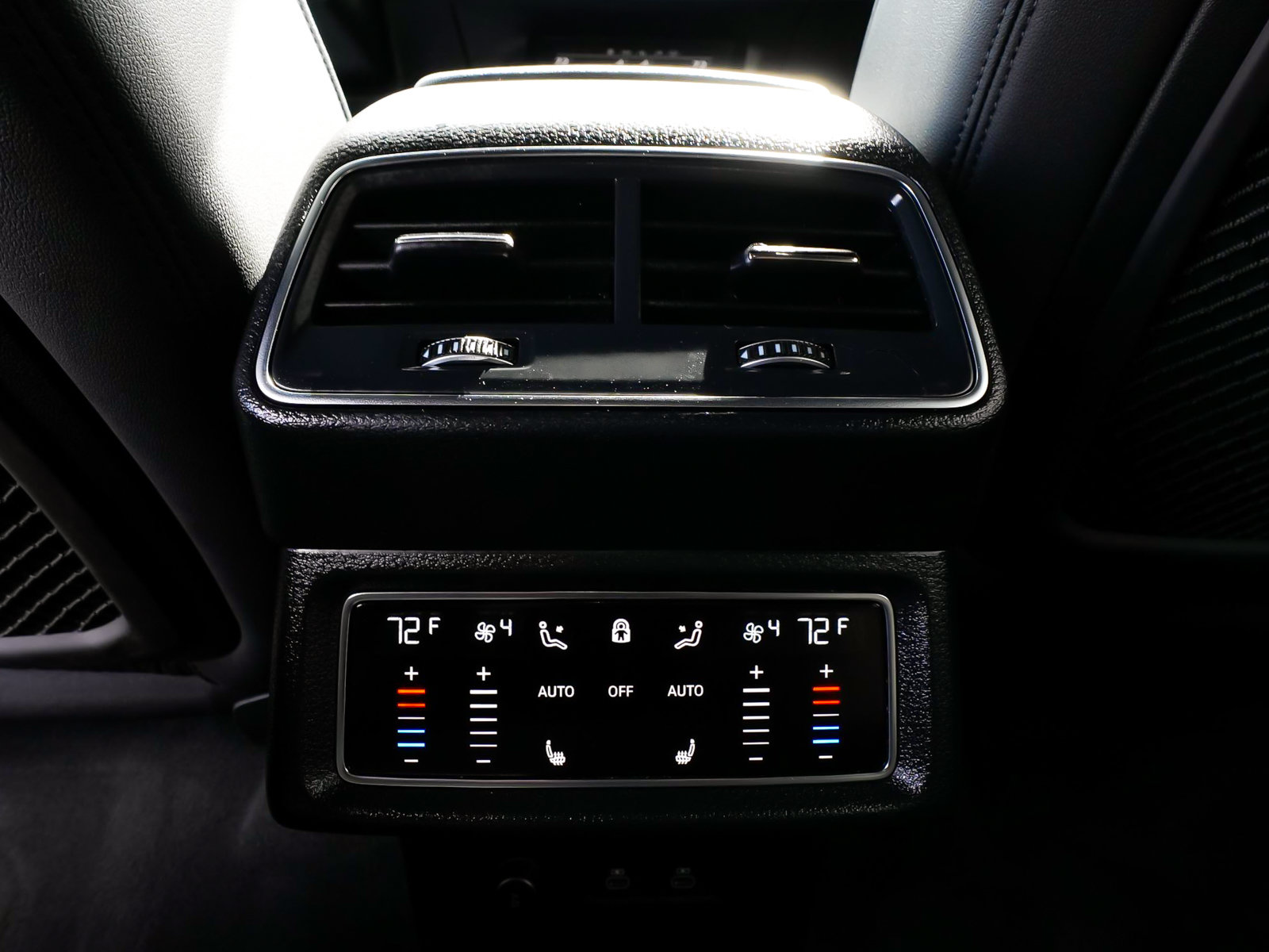 Used 2024 Audi Q8 e-tron Premium Plus w/ Premium Plus Package AWD/4WD image 35