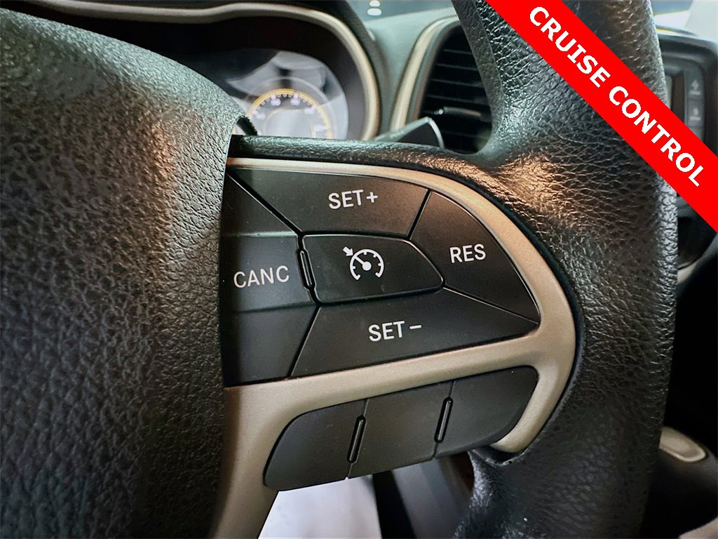 Used 2014 Jeep Cherokee Sport image 31