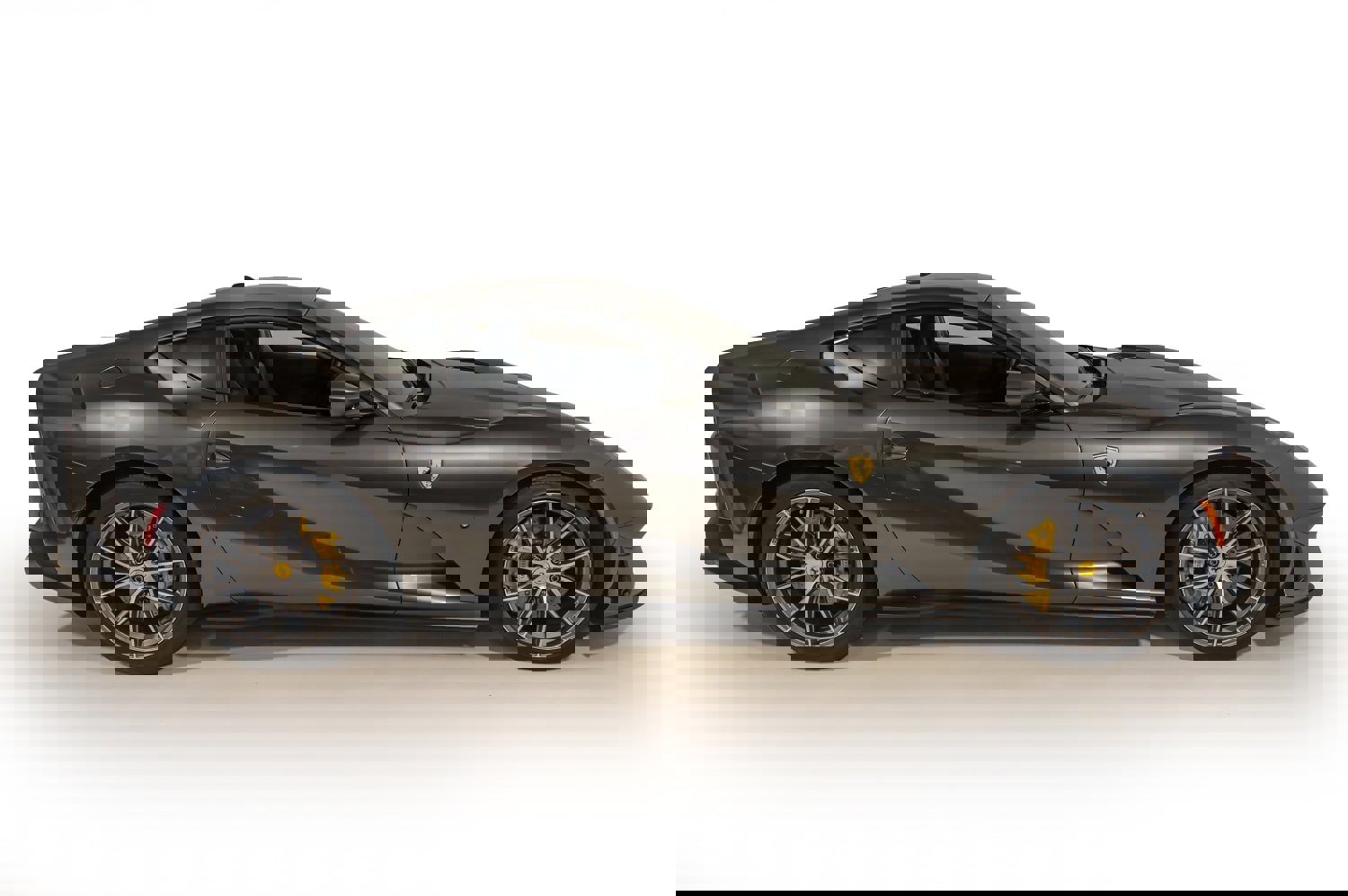 Used 2020 Ferrari 812 Superfast image 8