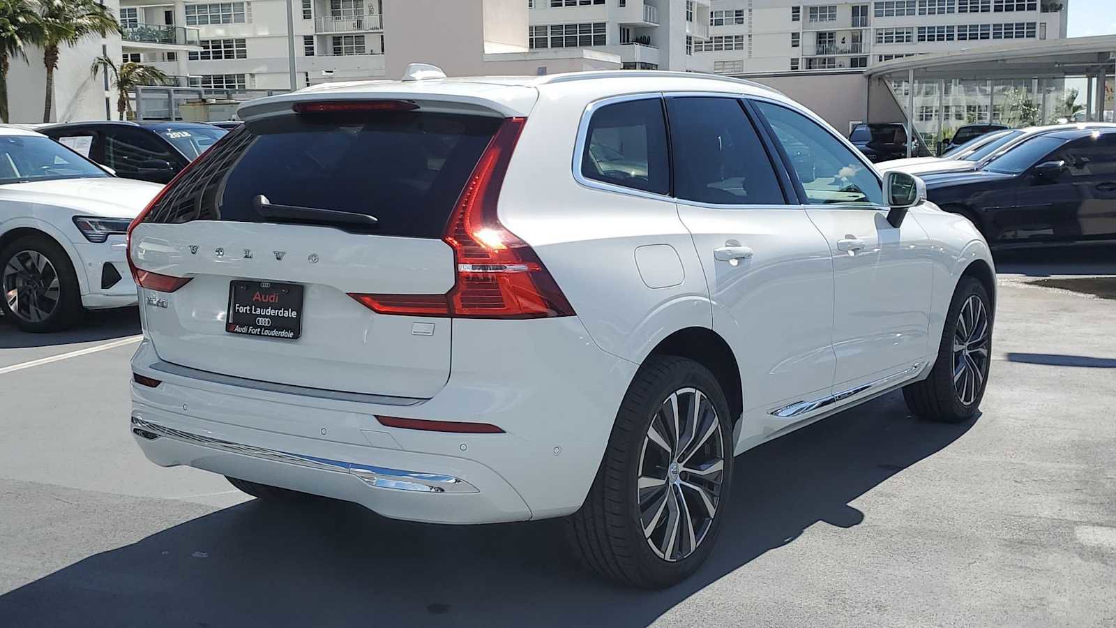 Used 2022 Volvo XC60 T8 Inscription Expression w/ Advanced Package image 6