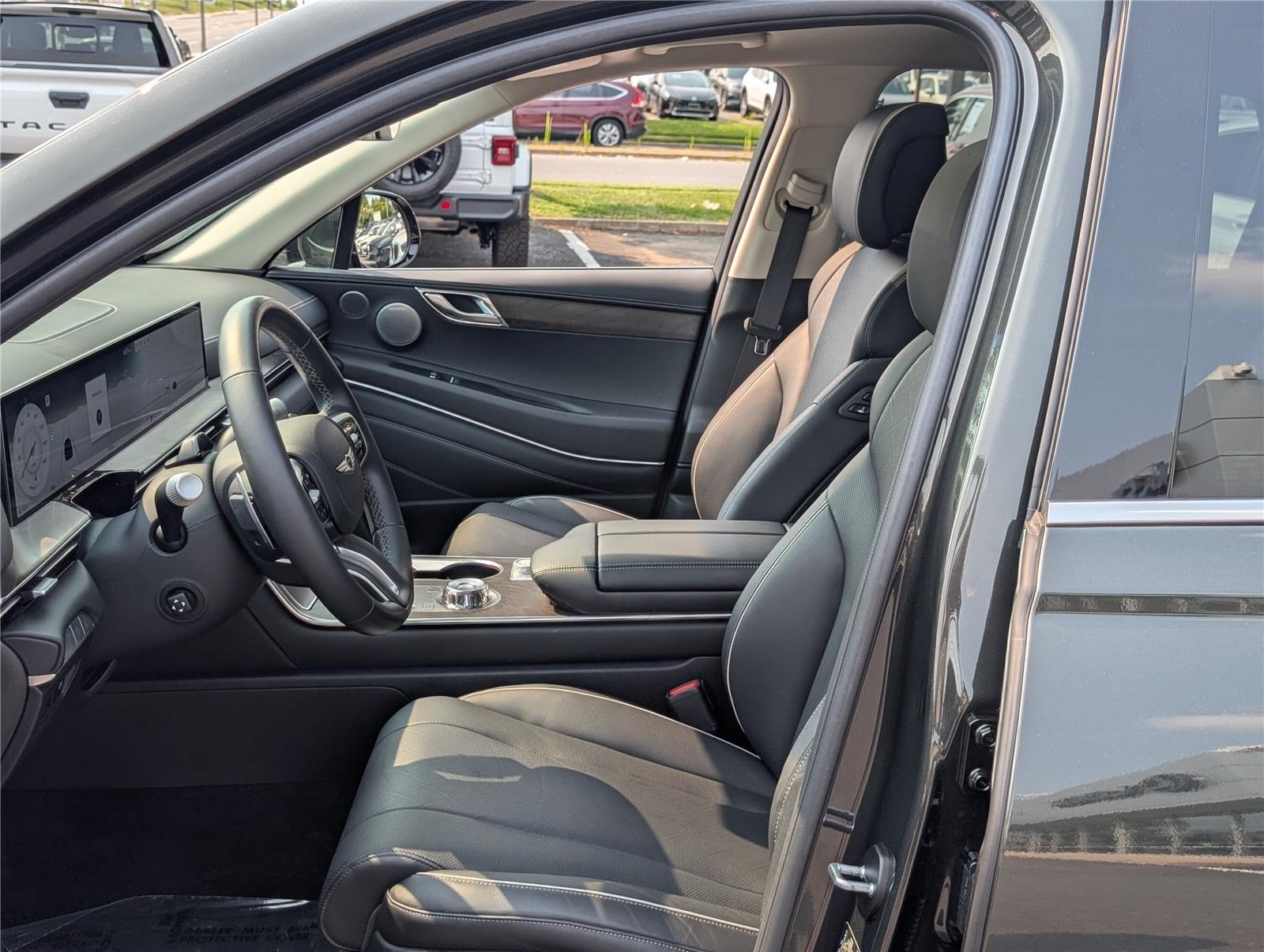 Used 2025 Genesis GV80 2.5T Prestige AWD/4WD image 16