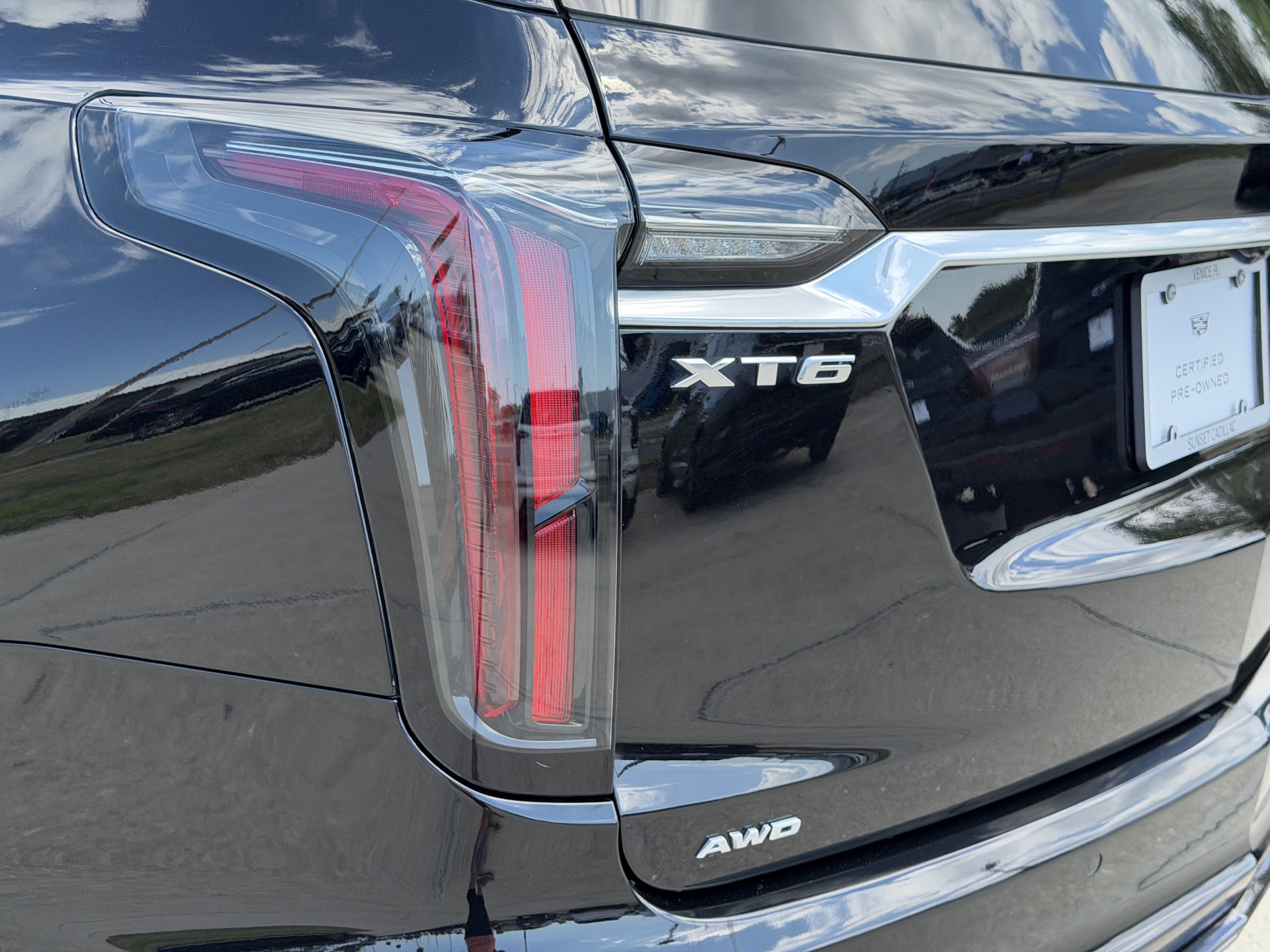 Certified 2025 Cadillac XT6 Sport w/ Platinum Package image 9