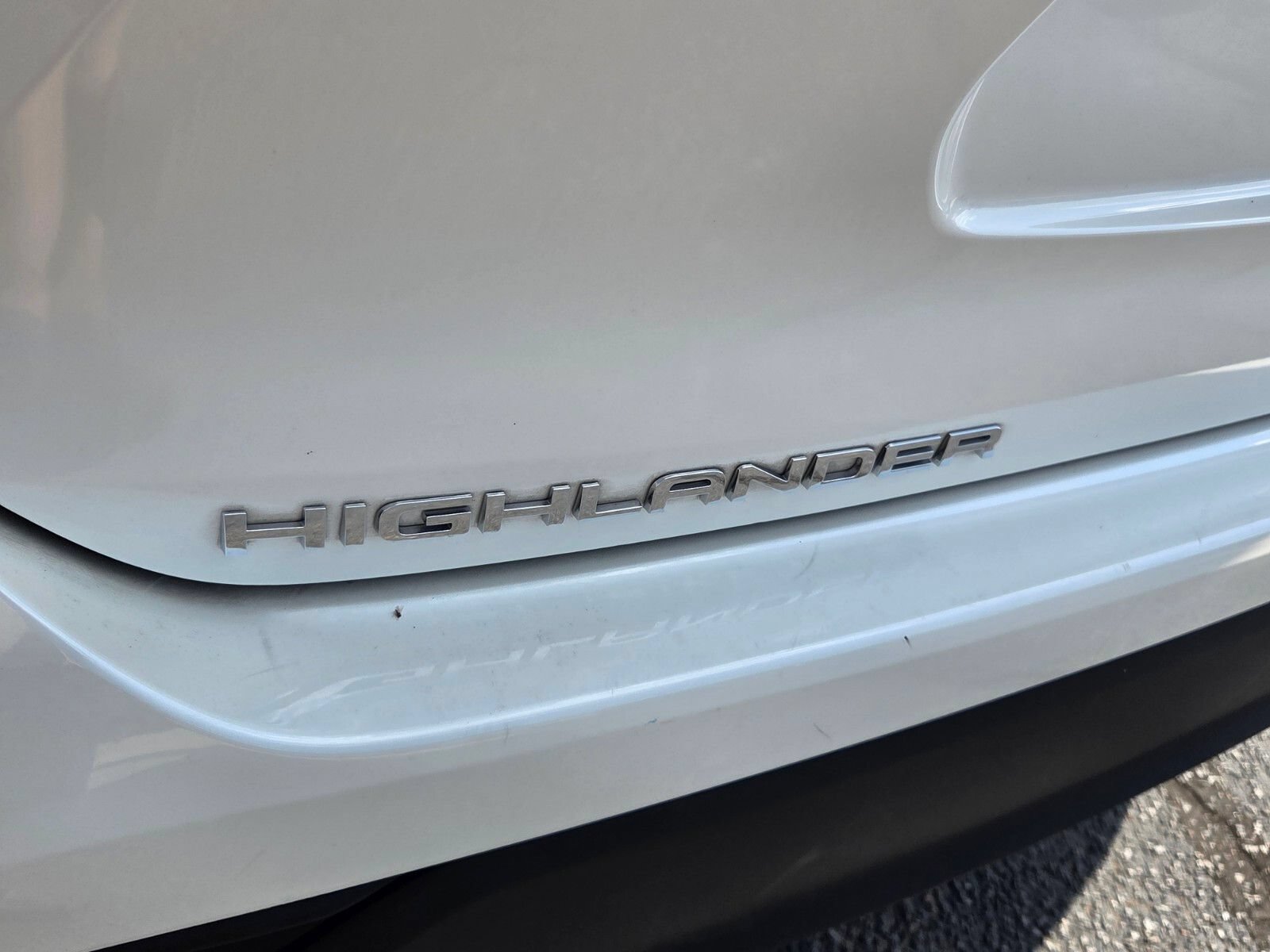 Used 2021 Toyota Highlander LE AWD/4WD image 12